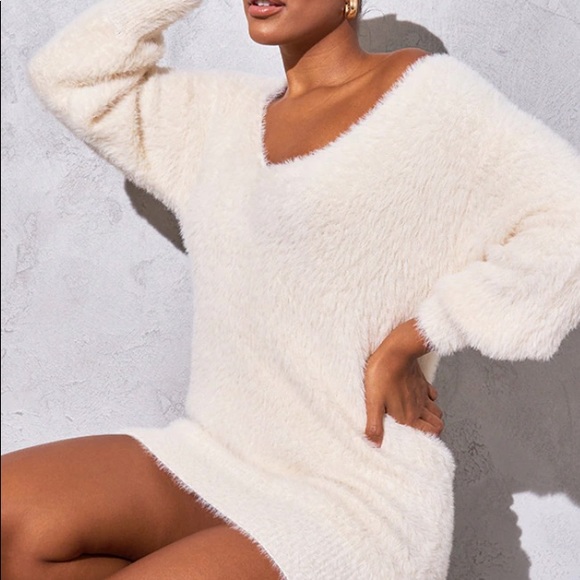 Cream V-neck oversized eyelash knitted sweater dress NWT from PrettyLittleThing - Picture 4 of 5